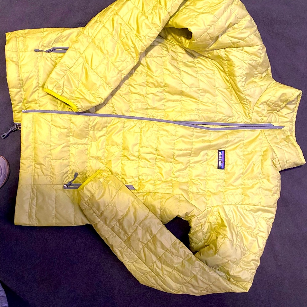 Mens lime green Patagonia light weight jacket worn twice size medium